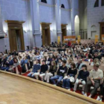 RIMANDATO!!! | ADESSO TUTTI IN PIEDI, uno spettacolo sulla comunicazione efficace | 14 maggio