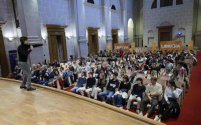 RIMANDATO!!! | ADESSO TUTTI IN PIEDI, uno spettacolo sulla comunicazione efficace | 14 maggio